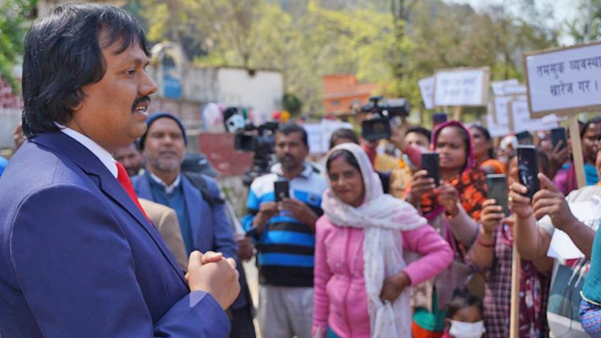 मातातीर्थ पुगेर सिके राउतले भेटे मिटरब्याज पीडित